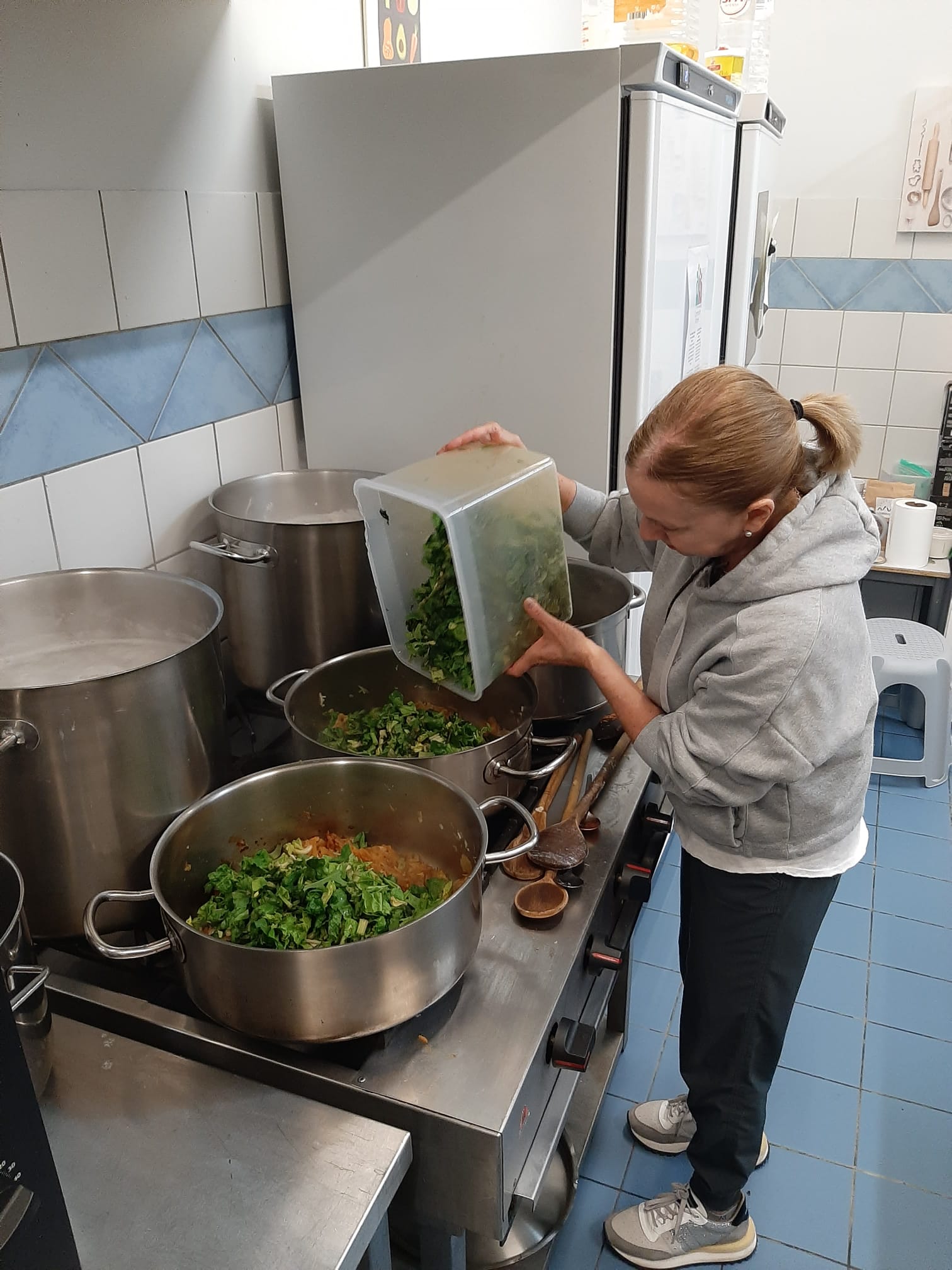 A woman cooking food for refugees.