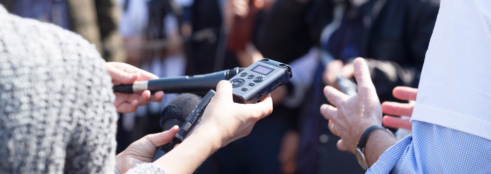 reporters hands