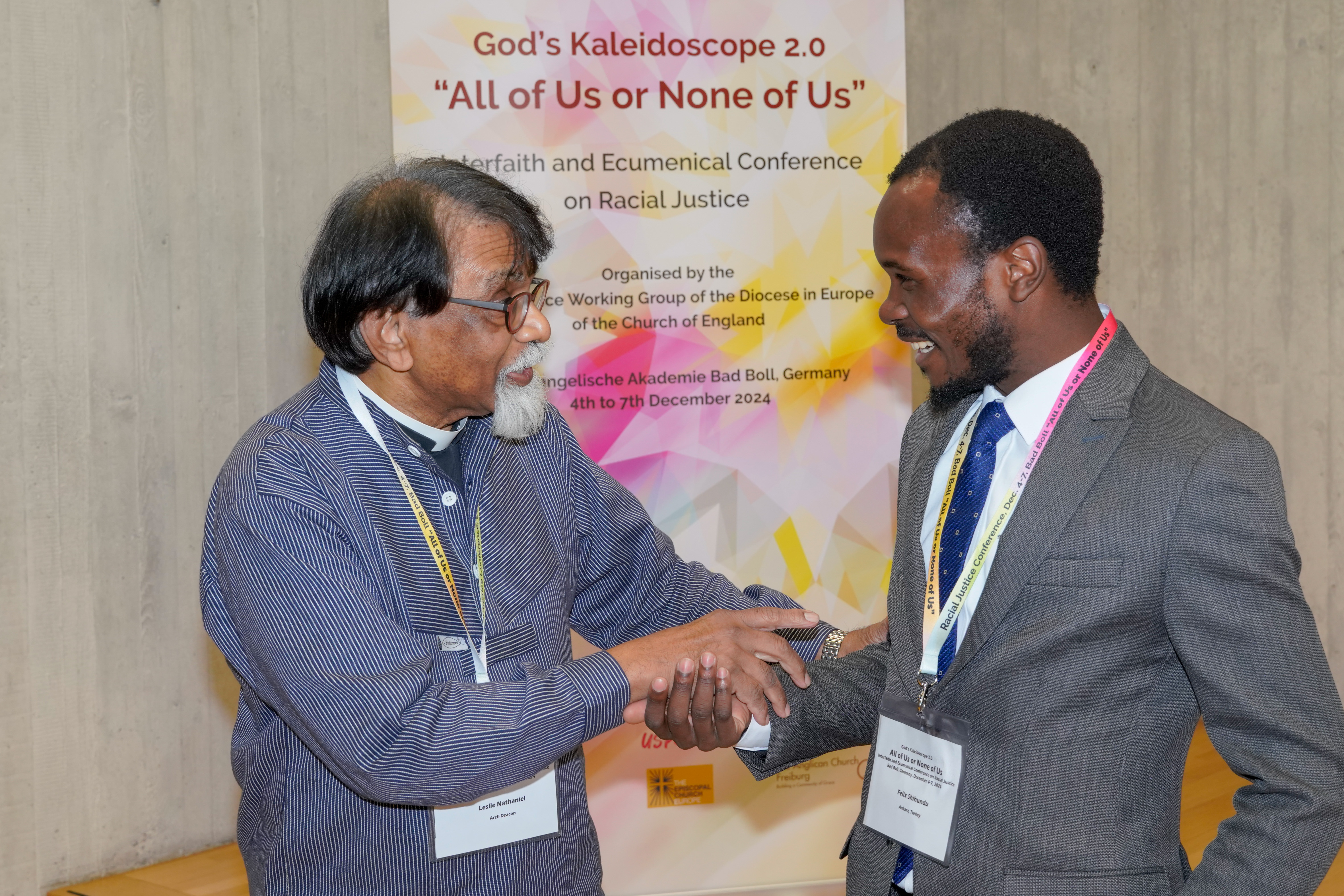 2 men shake hands