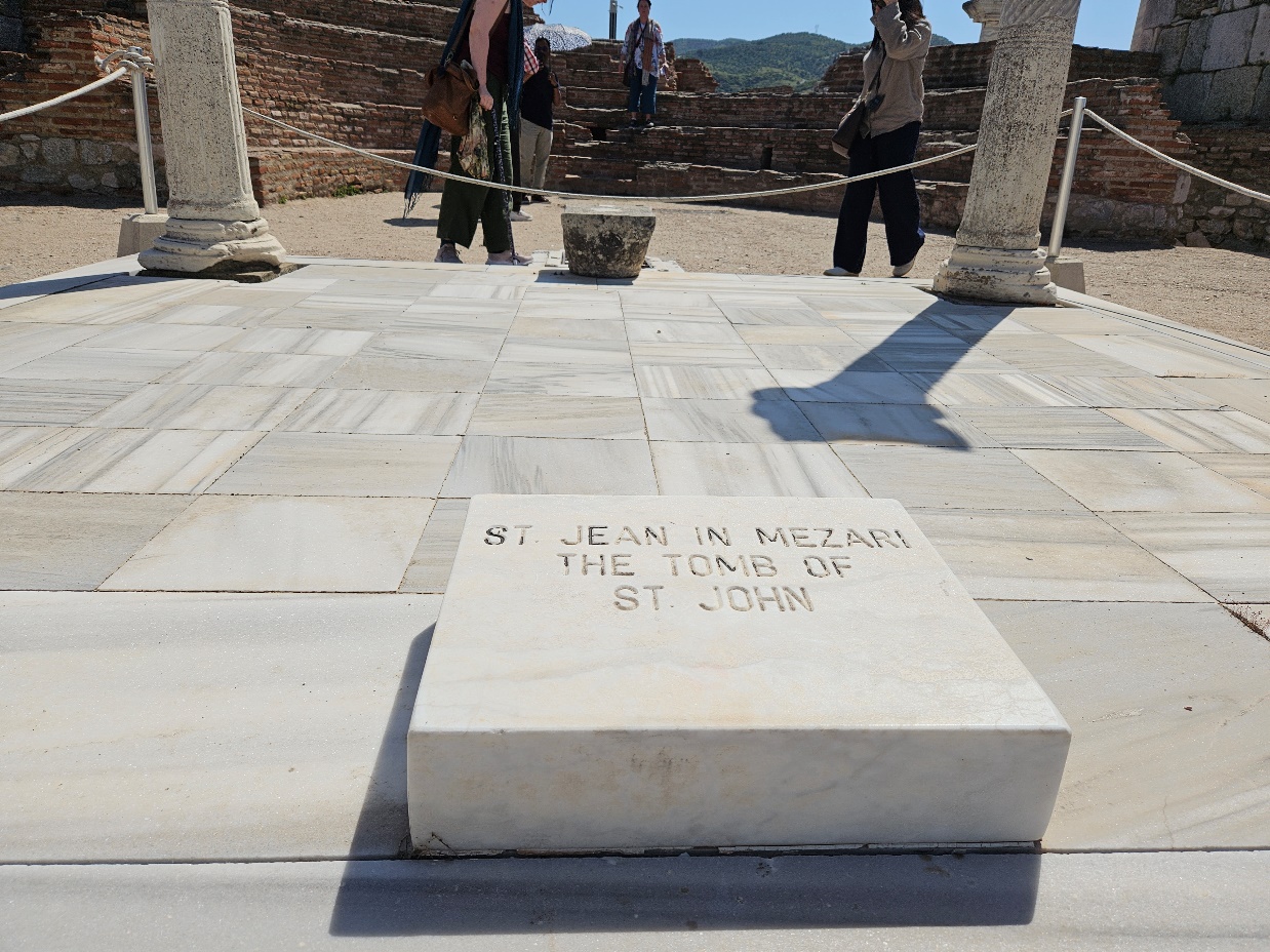 A stone block with text on it
AI-generated content may be incorrect.
