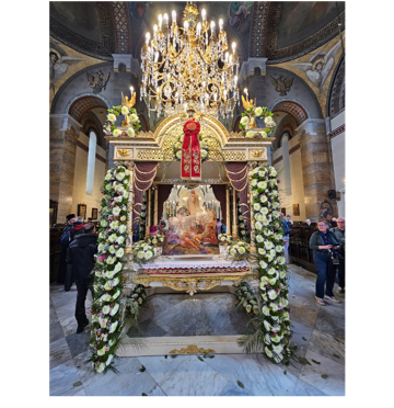 A statue of a person in a church
AI-generated content may be incorrect.