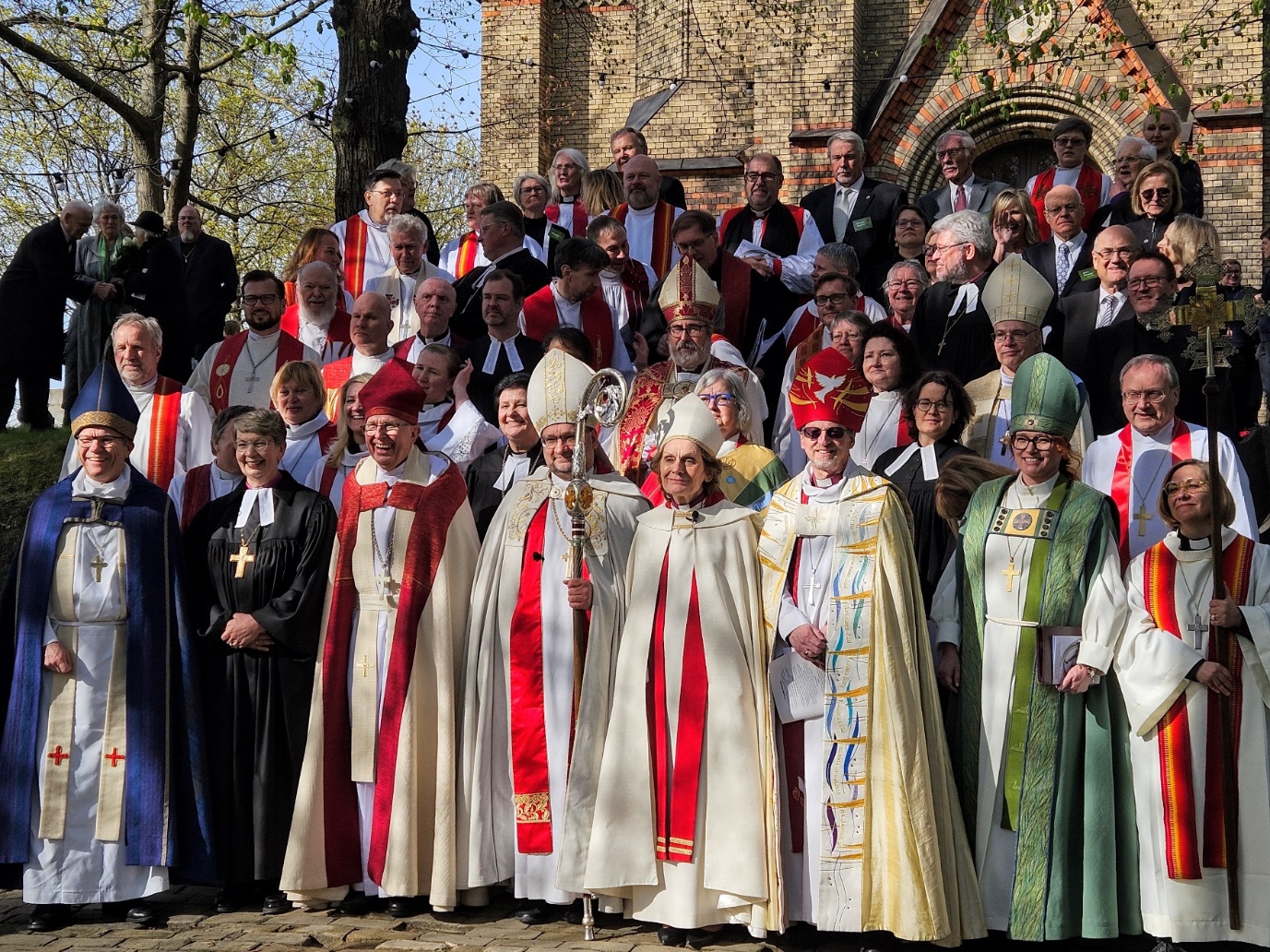 A group of people wearing robes
AI-generated content may be incorrect.