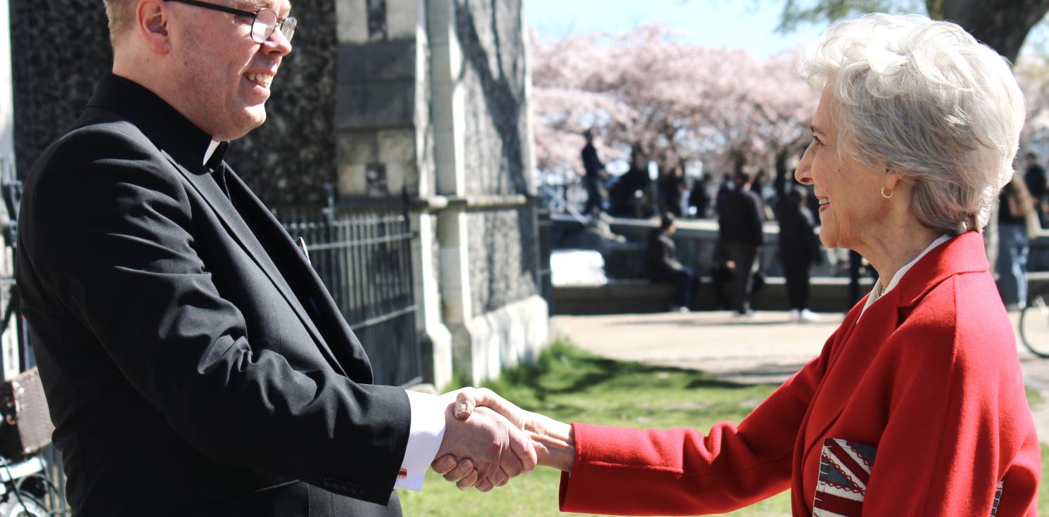Rev Tuomas shakes hands with Duchess of Gloucester