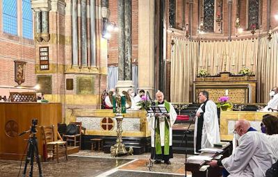 Don Felice, assistant at Ognissanti, and Fr Rob preaching together