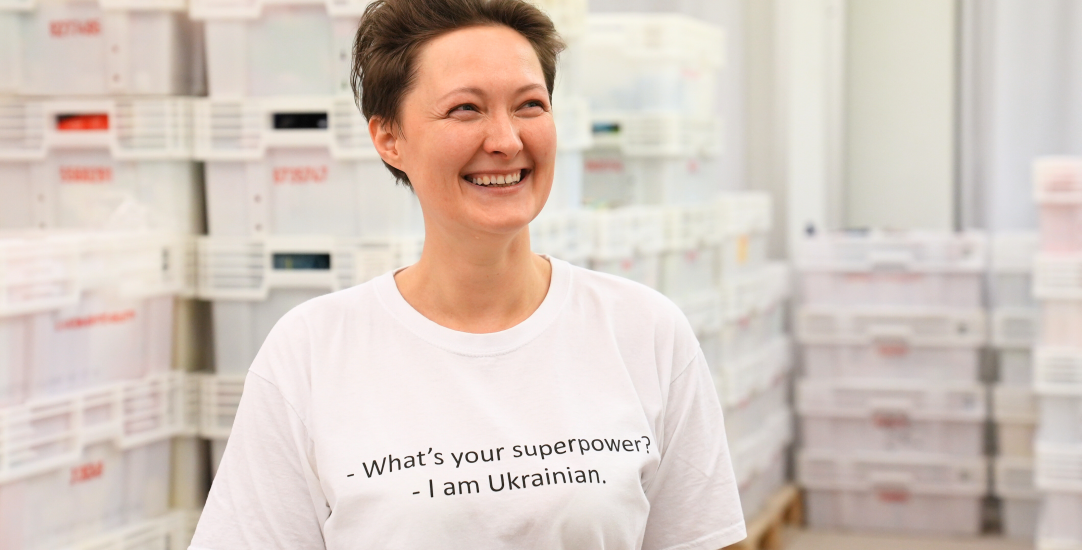 woman wearing "i am Ukrainian" top