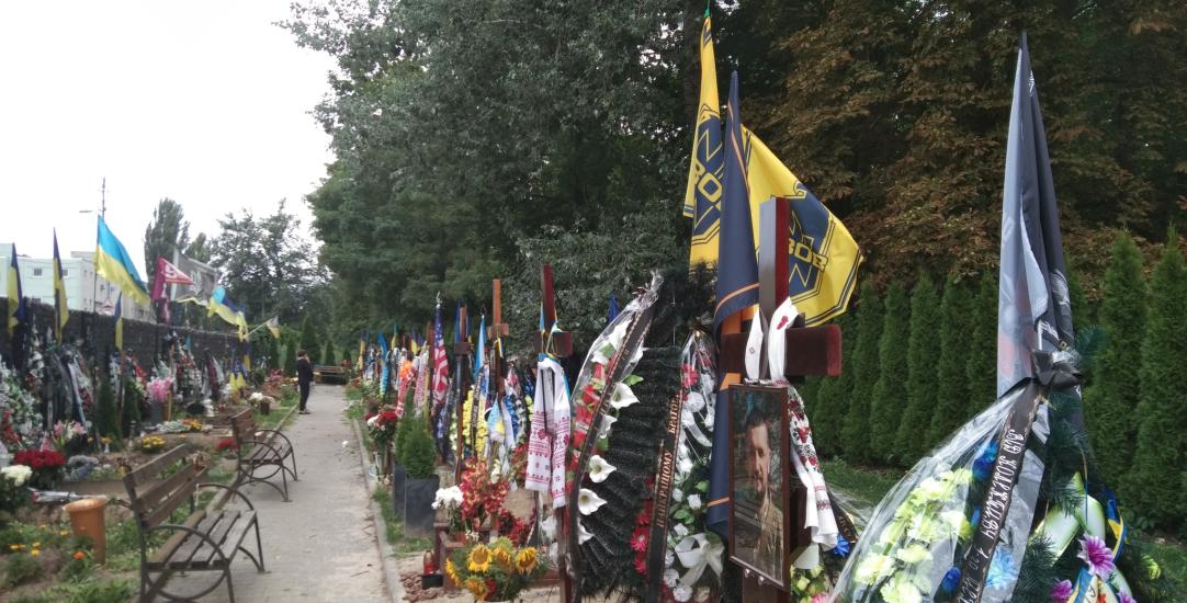 flowers and ukrainian flags 